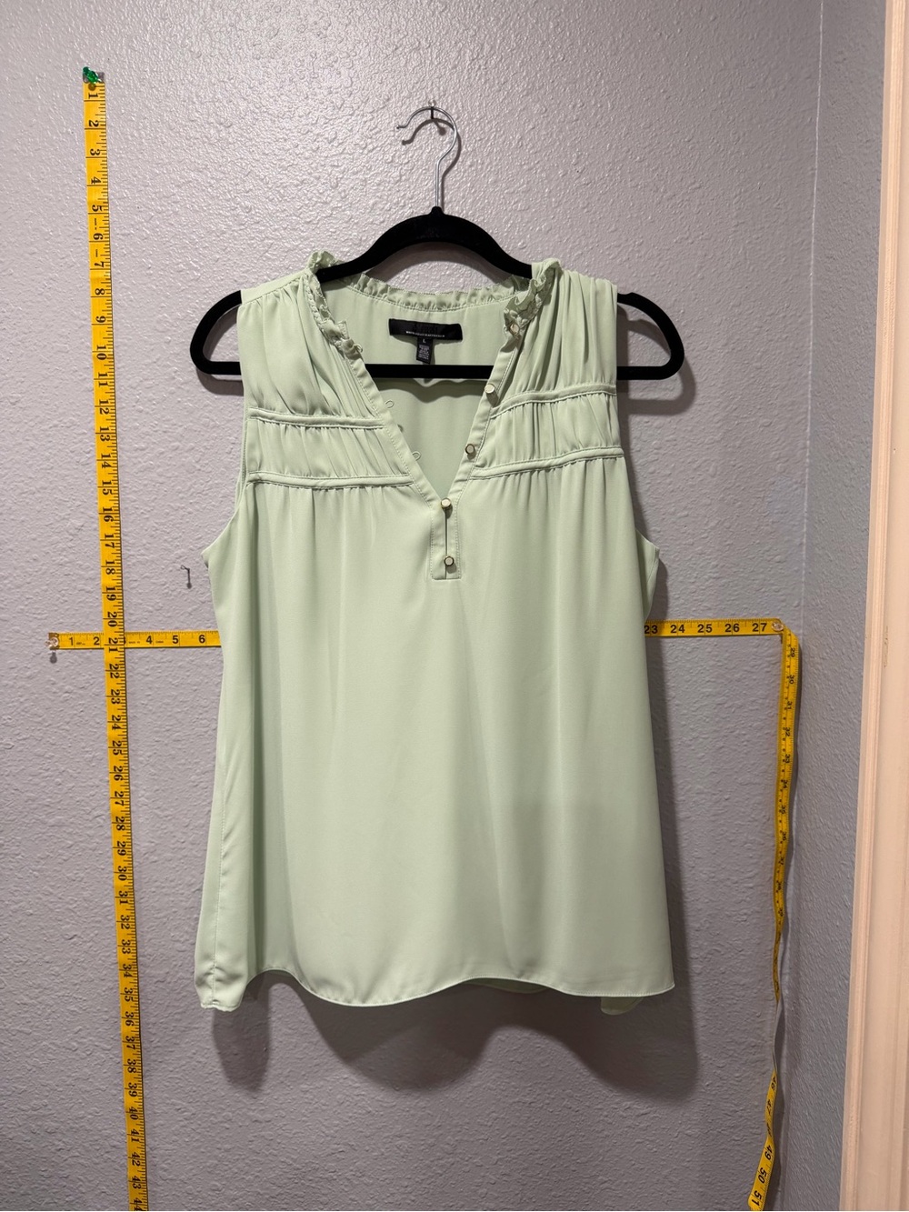 White House Black Market Mint Green Sleeveless Pleated Blouse Size L